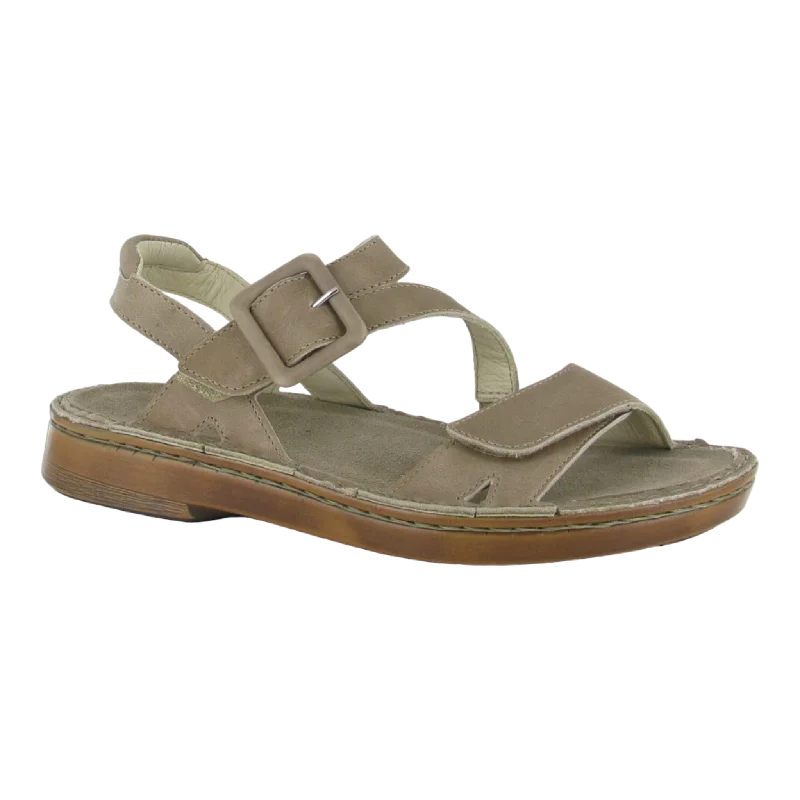 Men's sandals with a contrast stitching detailCastelo