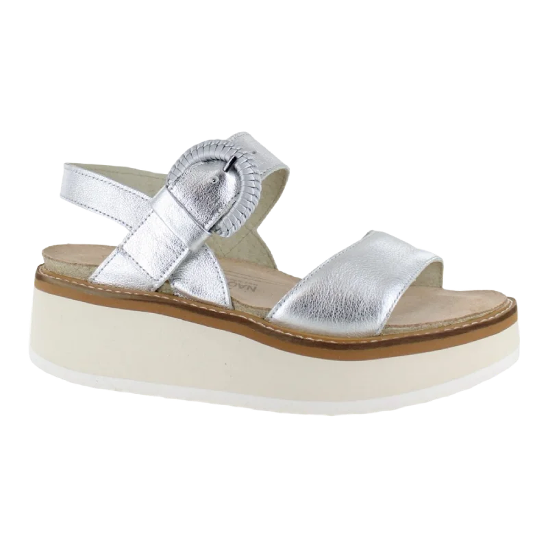 Men's sandals in a neutral color like black or brownCrepe