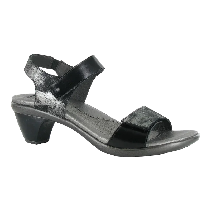 Men's sandals with a stretchy strap for a better fitExtant