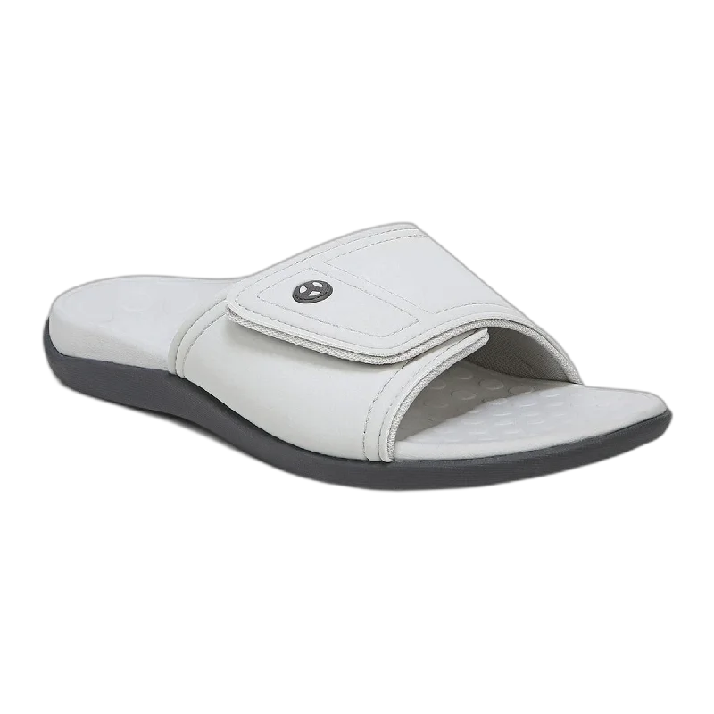 Men's sandals in a neutral color like black or brownKiwi