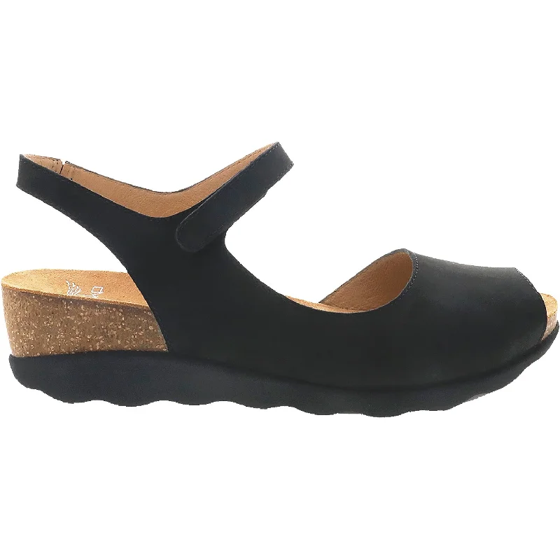 Men's sandals with a contrast stitching detailWomen's Dansko Marcy Black Milled Nubuck