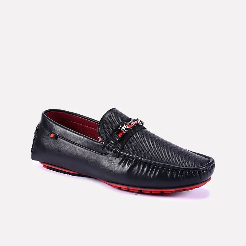 Men's loafers with a perforated leather upper for ventilationBasil Black Classic Textured Loafers 0130829