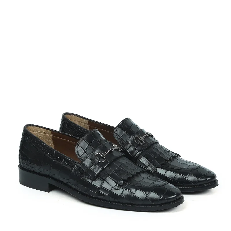 Men's loafers with a moc - toe designBlack Slip-On Shoes in Deep Cut Leather with Fringes Horse-bit Buckled