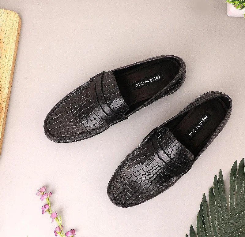 Men's loafers with a contrast stitching detailEzok Leather Casual Shoes For Men