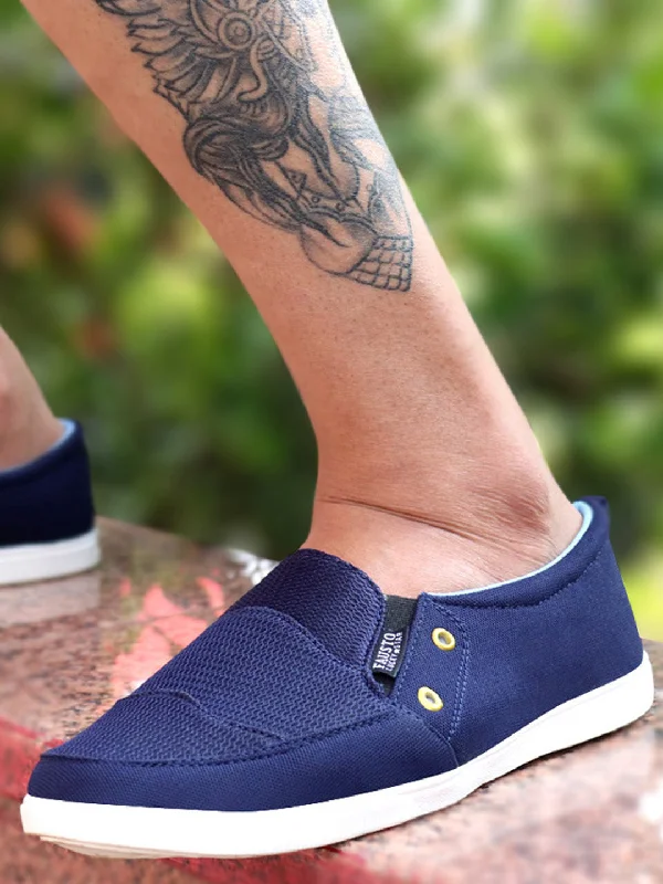 Men's loafers with a leather lacing systemMen Blue Casual Canvas Slip-On Loafers