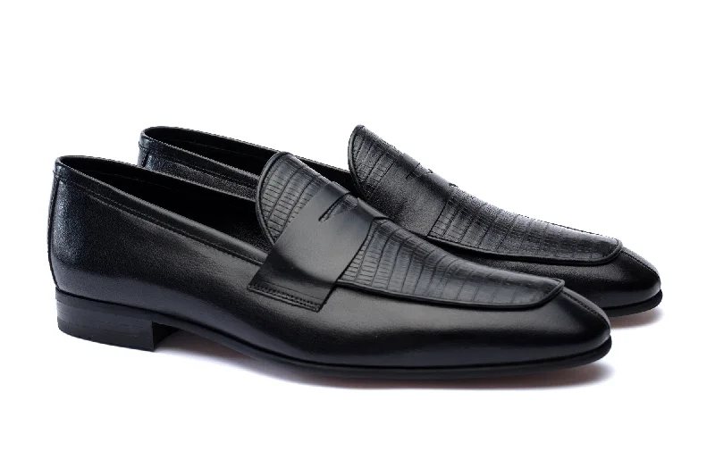 Men's loafers with a leather lacing systemThe Nuno Loafers