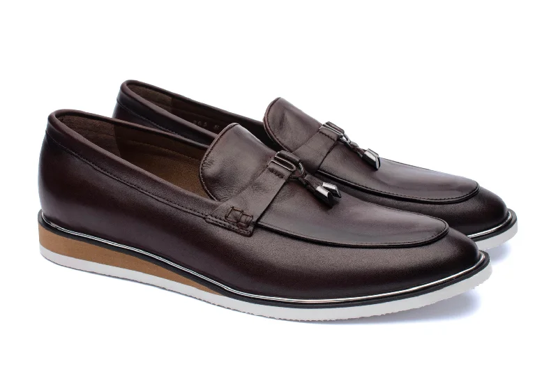 Men's loafers with a leather lacing systemThe U Loafers - Brown