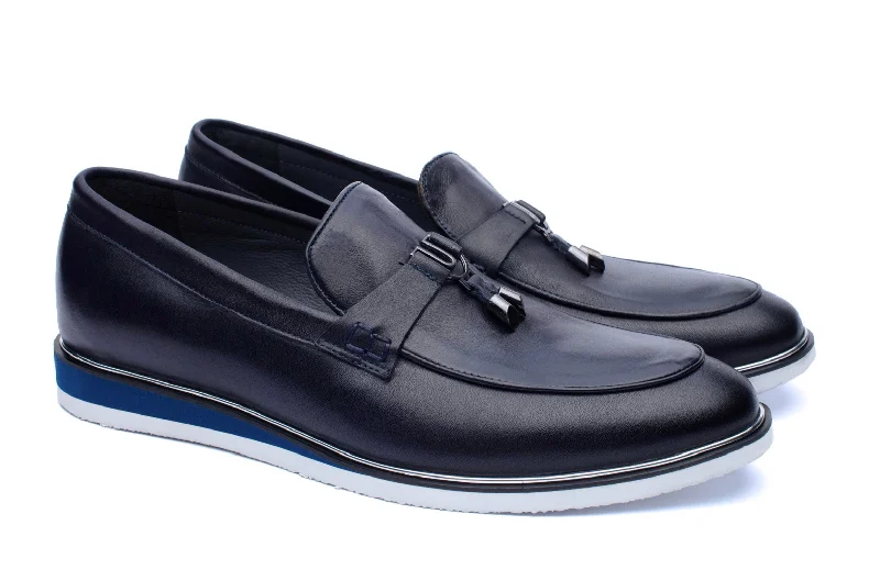 Men's loafers with a stretchy side panel for a better fitThe U Loafers - Navy