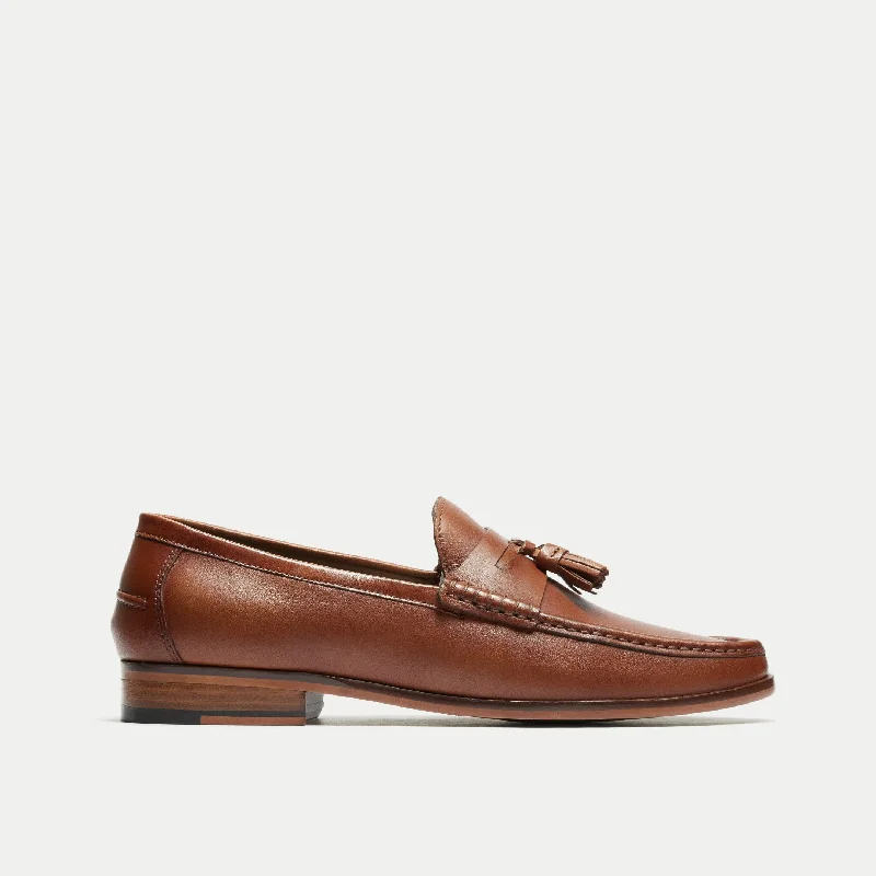 Men's loafers with a contrast stitching detailTino Tassel Loafer