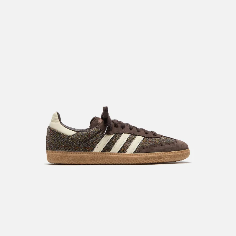 Men's retro - inspired basketball sneakers with a high - top designadidas Samba OG - Dark Brown / Cream White / Gum