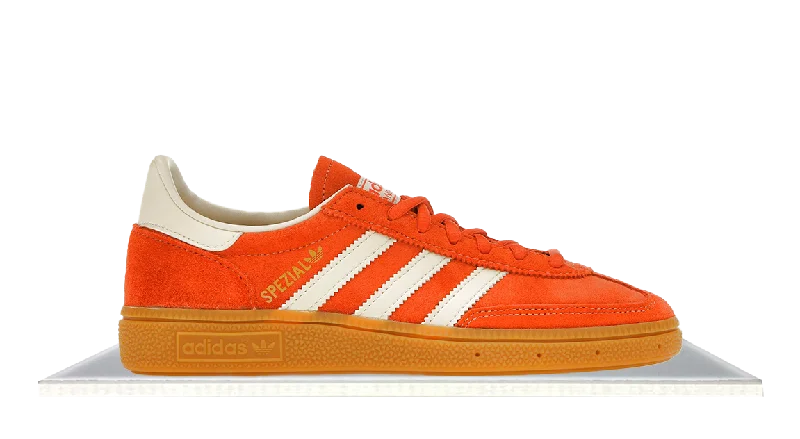 Men's minimalist sneakers with a simple designAdidas Handball Spezial Preloved Red Gum