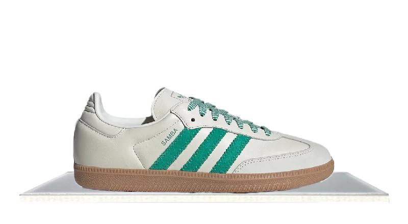 Men's soccer - inspired sneakers with a studded soleAdidas Samba Off White Court Green