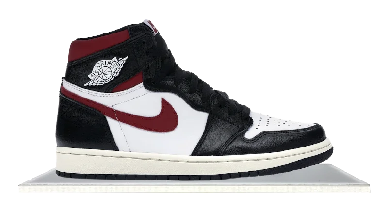 Men's memory - foam insole sneakers for added comfortAir Jordan 1 High Black Gym Red