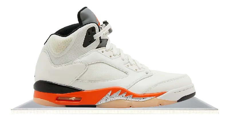 Men's chunky - sole sneakers for a trendy lookAir Jordan 5 Retro Shattered Backboard