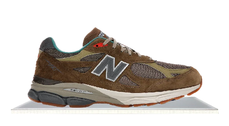 Men's casual leather sneakers with a distressed finishNew Balance 990v3 MiUSA Bodega Here To Stay