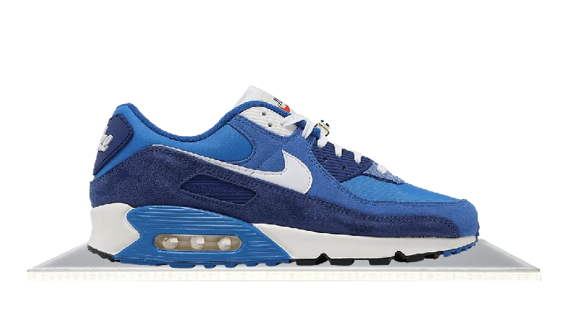 Men's soccer - inspired sneakers with a studded soleAir Max 90 First Use Signal Blue