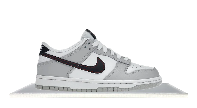 Men's adjustable - strap sneakers for a customized fitDunk Low Jackpot (GS)