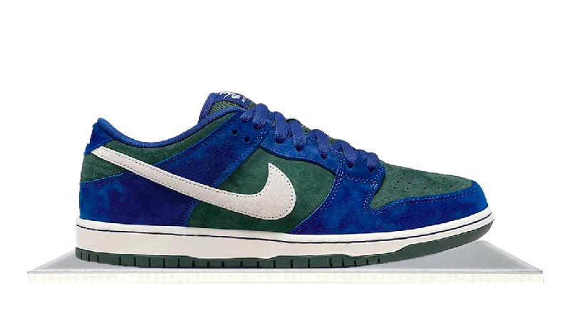 Men's lifestyle sneakers with a premium material constructionSB Dunk Low Deep Royal Blue