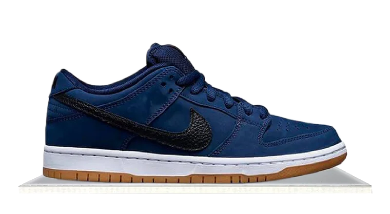 Men's waterproof hiking sneakers with a Gore - Tex liningSB Dunk Low Navy Black Gum