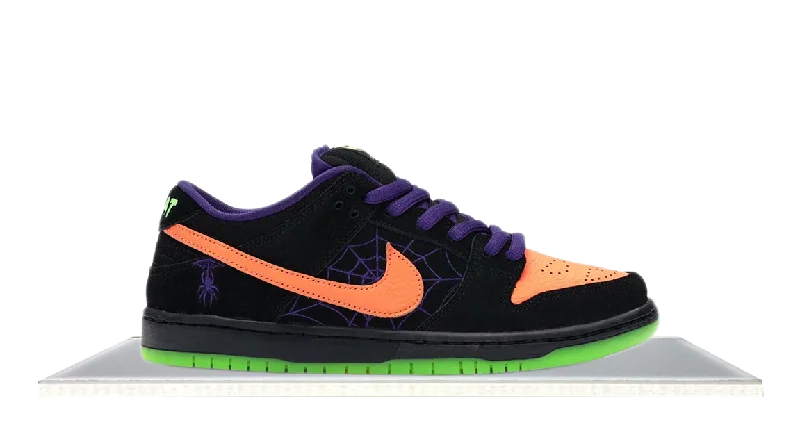 Men's retro - inspired basketball sneakers with a high - top designSB Dunk Low Night of Mischief Halloween