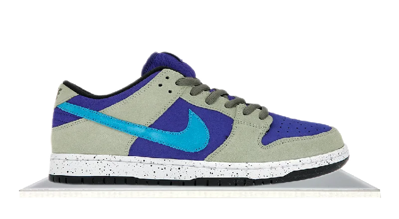 Men's gray mesh sneakers for breathability during workoutsSB Dunk Low Celadon